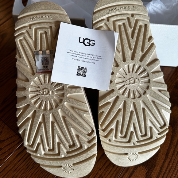 Ugg Goldenstar Crossover Slide Sandal - Picture 4 of 5